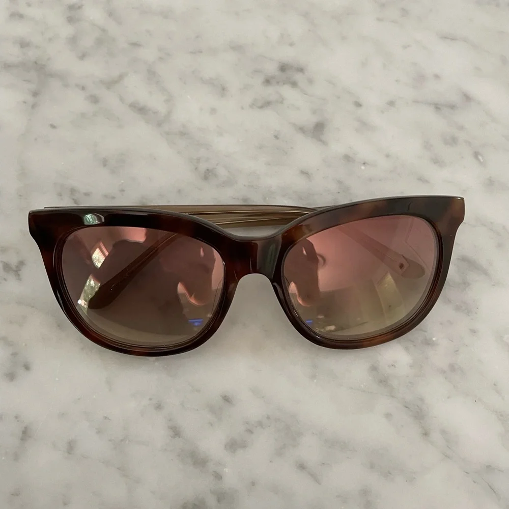Vera Wang Sunglasses - Picture 1 of 4